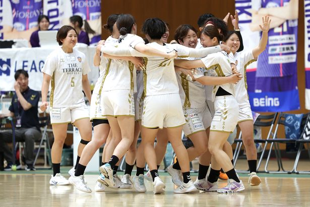 テラス1点差で三重下す　早い攻撃で逆転成功　ハンド・リーグH（10日の試合）