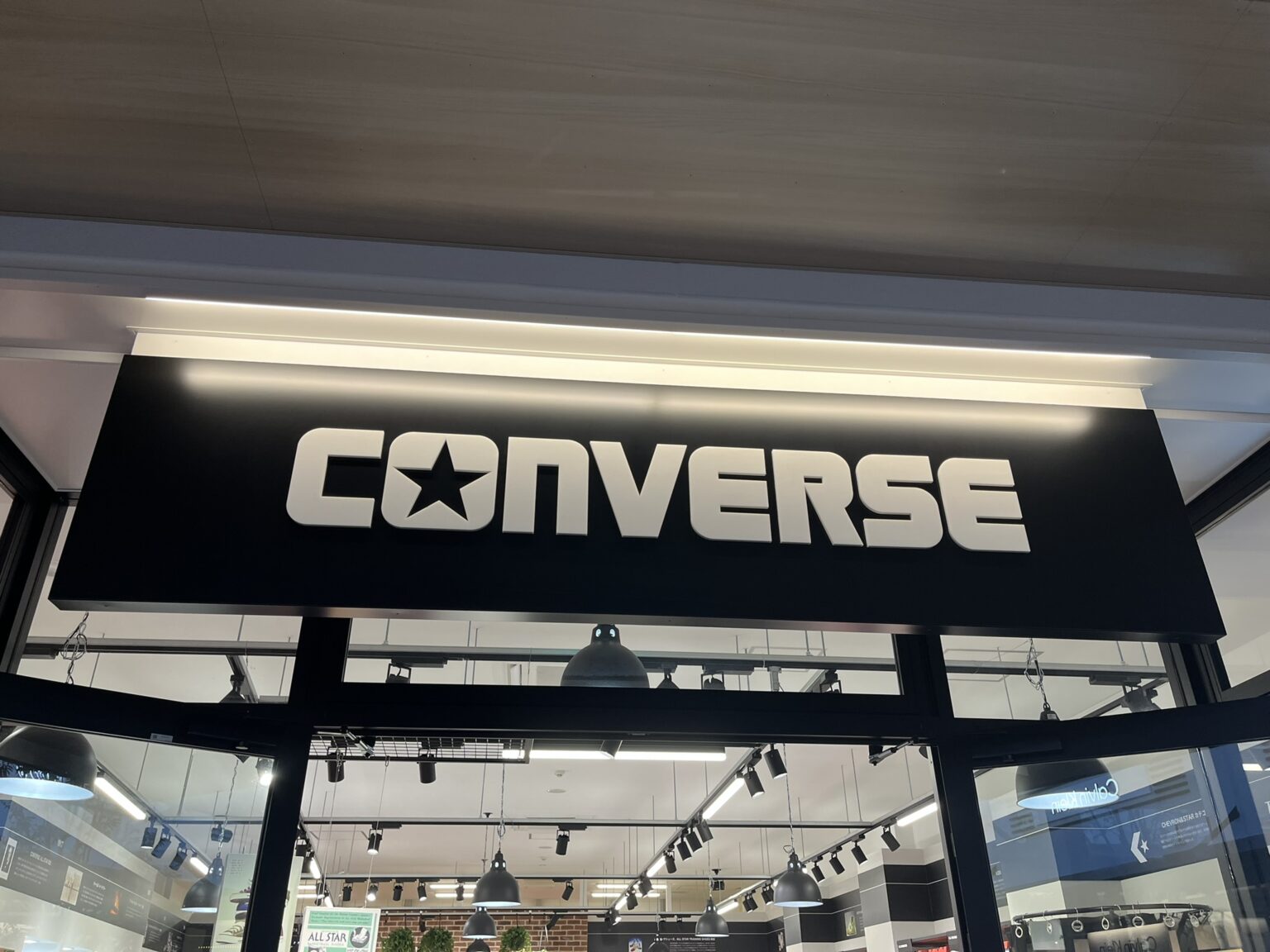 「スニーカーより足が疲れない」　CONVERSE（コンバース）の“厚底サンダル”が好評　「軽すぎてビックリ」「とてもかわいくて歩きやすい」 | シューズ ねとらぼリサーチ - ねとらぼ