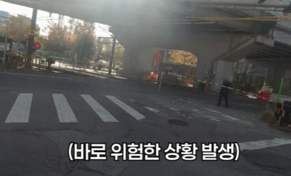 韓国・鉄道踏切でウェディング撮影…危険な通行実態に鉄道公社が警鐘　写真枚　国際ニュース：AFPBB News