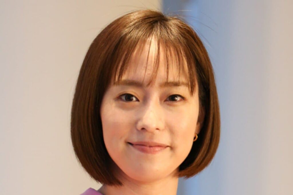 33歳 石川佳純さん 美貌あふれる岐阜観光ショットに「少年ぽくて可愛い」「この美人さんは誰かと」「ワイルド」と反響。おちゃめなお団子もぐもぐショットも 1か月あたりのファッション＆美容費用についても解説 | LIMO