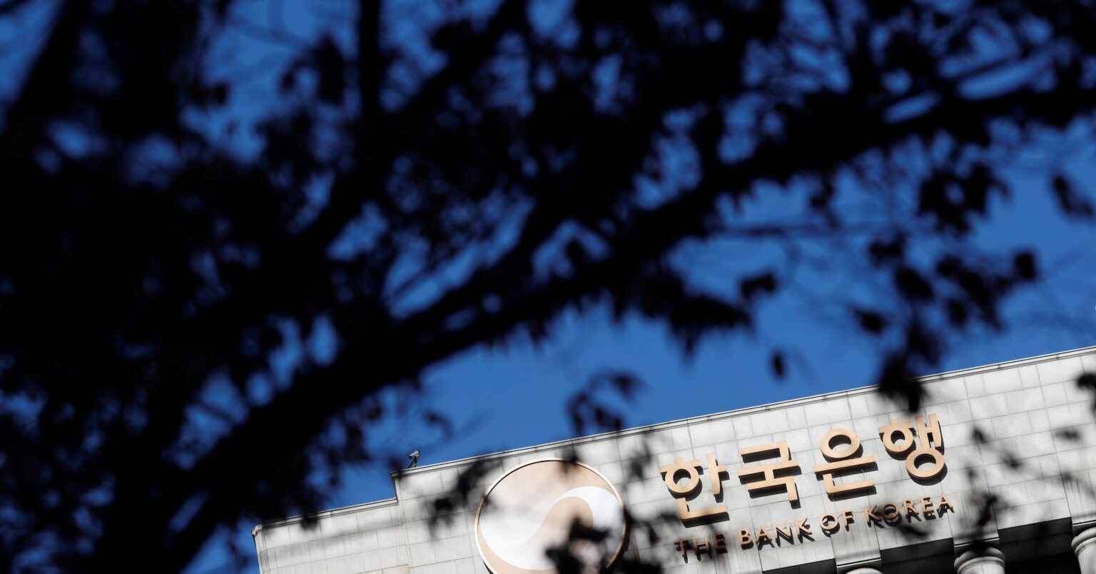 韓国中銀副総裁「利上げ検討の時期」、今月会合でタカ派色強まる見通し | ロイター