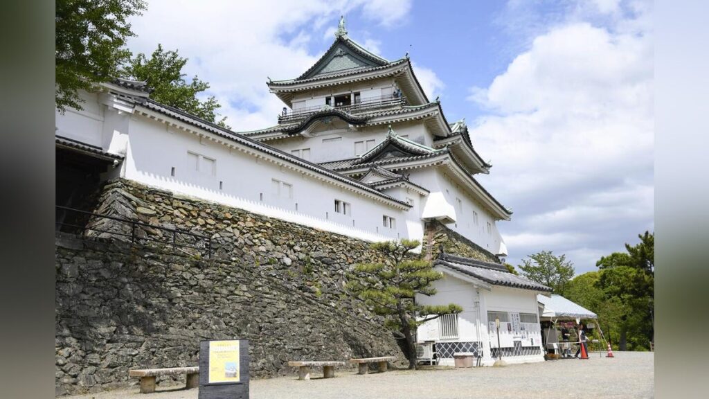 和歌山市 豊臣 秀吉 僧兵集団 雑賀衆 割拠する 紀州 を屈服させた秀吉が弟・秀長に命じた城作り、自然石積み上げた「野面積み」や多くの「転用石」…「戦国時代の切迫した状況で早く築城しようと」 : 読売新聞