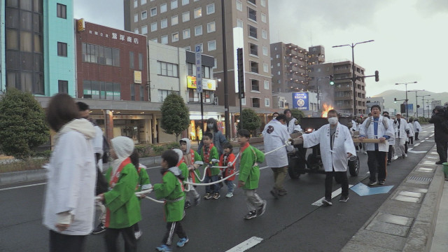 敦賀駅周辺で火みこしを引いて防火意識高める  敦賀市白銀神社で火祭り 区民の交流の場にも