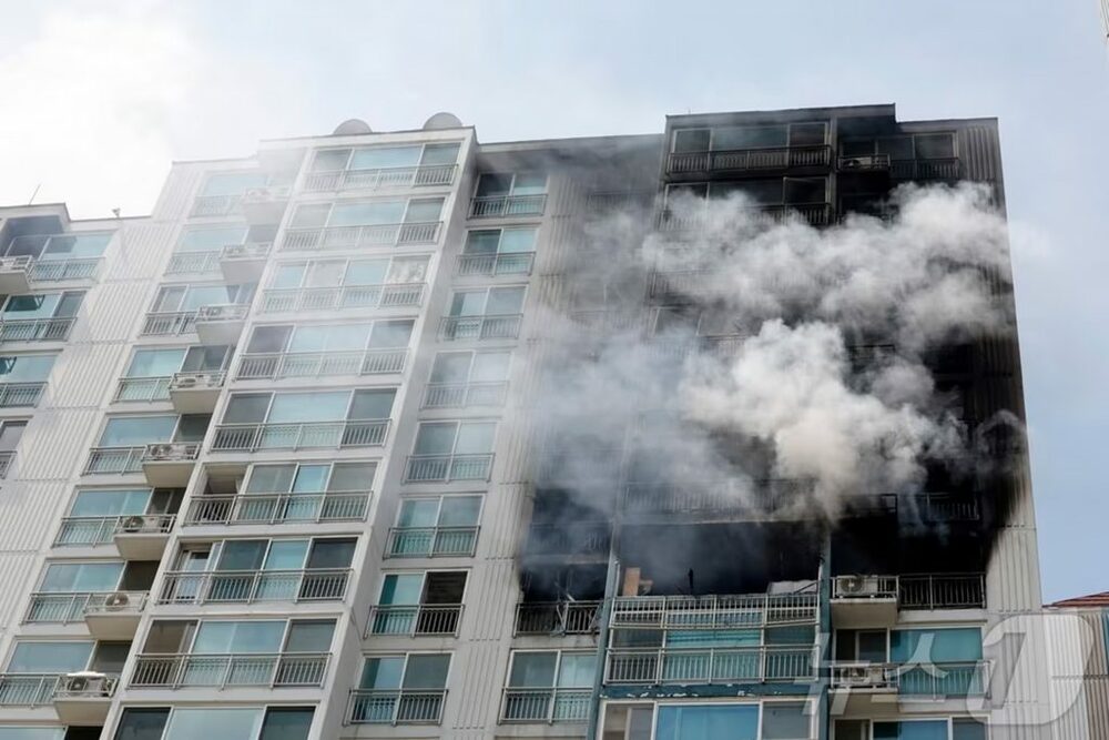 韓国・マンション火災で2人死亡…被災住民に宿泊費など支援　写真枚　国際ニュース：AFPBB News