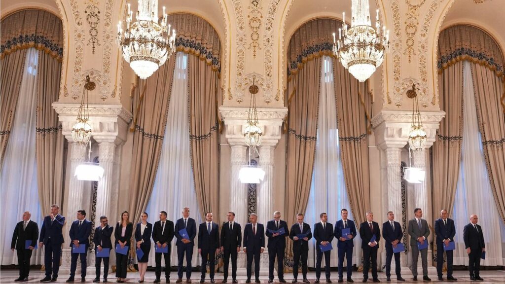 連立政権が崩壊したルーマニアはロシアの新たな“トロイの木馬”になるか？ハンガリー・オルバン政権の後継候補に 【土田陽介のユーラシアモニター】ルーマニアはポーランドと並ぶウクライナ政策のフロント、ロシアの介入もあり得る(1/4) | JBpress (ジェイビープレス)