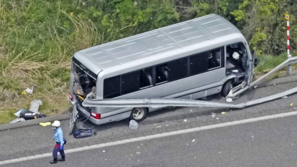 時速100キロで運転と男 磐越道事故、20キロの速度超過か 「2種免許」所持せず - 産経ニュース
