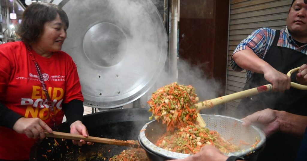 チャンプルー508食 愛あふれ 元祖「祭り」、40回目沖縄市 チャンプルー508食 愛あふれ 元祖「祭り」、40回目沖縄市