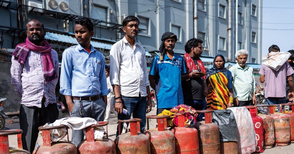 ワールドウオッチ:ホルムズ海峡封鎖でインドのLPG逼迫 地頭所孝浩 | 週刊エコノミスト Online ワールドウオッチ:ホルムズ海峡封鎖でインドのLPG逼迫 地頭所孝浩 | 週刊エコノミスト Online
