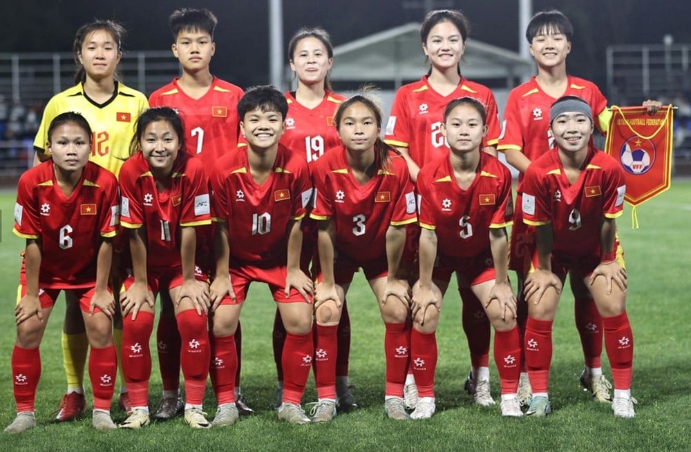 ベトナムのU-17女子代表チームは、歴史的な快挙を目前にして敗退し、日本人監督は落胆した。