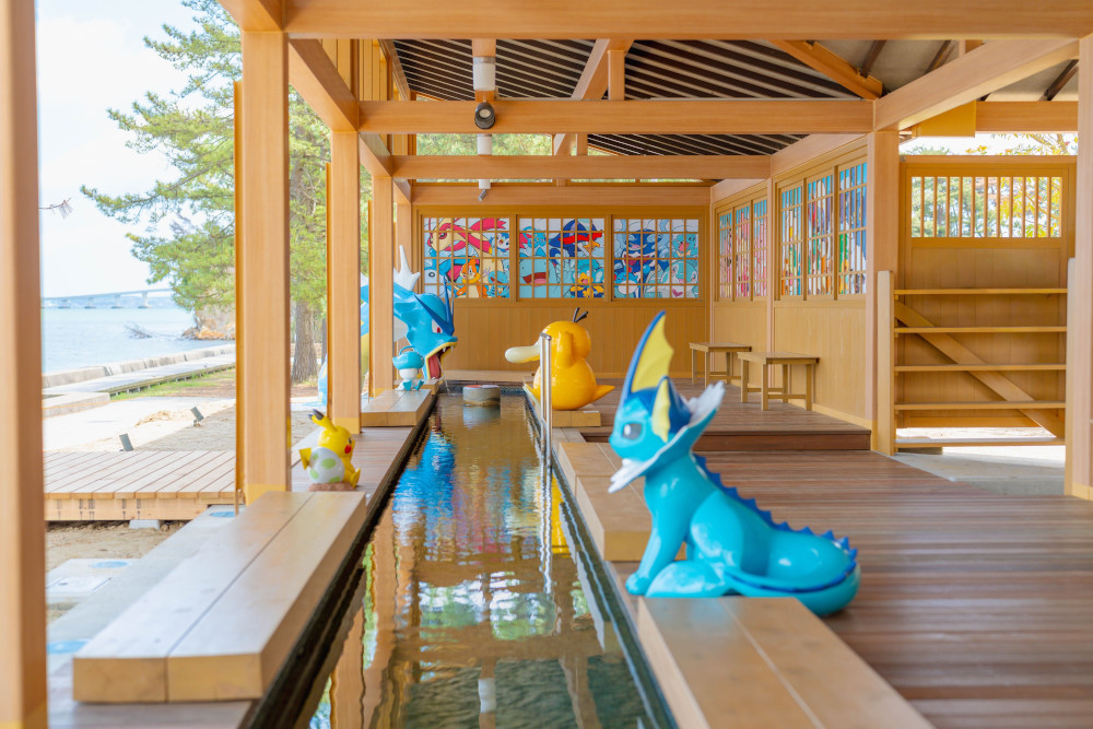 Page 2 / ポケモンたちと足湯でゆったり。石川県・和倉温泉で「わくらポケモン足湯」がオープン。七尾湾を一望できる無料の足湯
