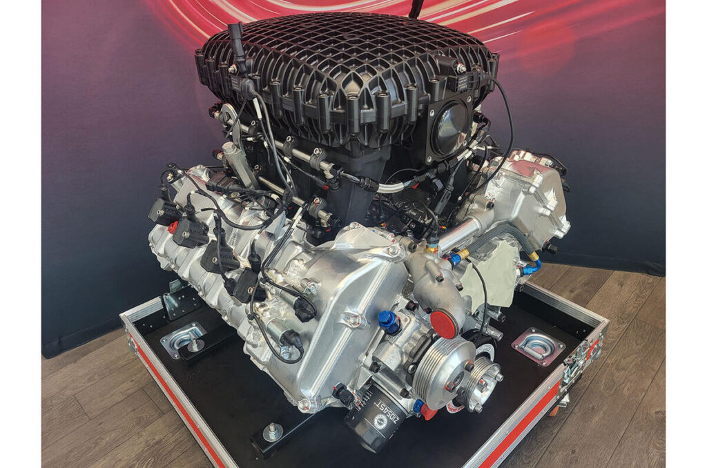 19年前のV8エンジンを大幅改良 英国企業が『トヨタGRスープラ』向けに開発、豪州ツーリングカーレースで活躍中 | AUTOCAR JAPAN スウィンドン・パワートレイン社が開発したV8エンジン