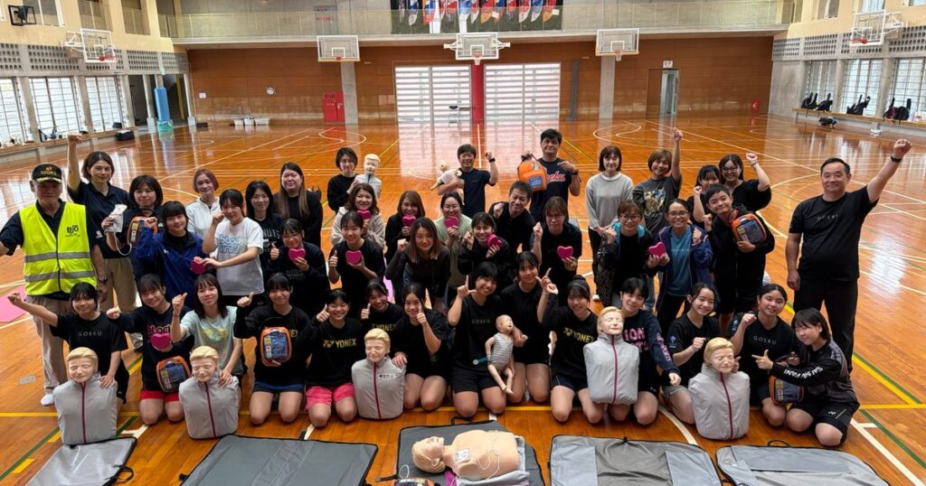 越来中バドクラブが防災教室　沖縄市　親子で心肺蘇生法など学ぶ