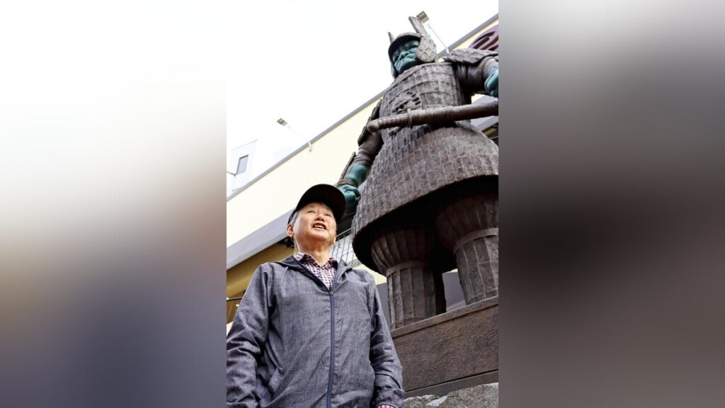 京都市 右京区 太秦 豊臣 秀吉 大映通り 伏見大手筋…特撮映画 に登場する 大魔神像 で＜日本のハリウッド＞をPR、街の大手筋からくり時計は酒だるが回転 : 読売新聞