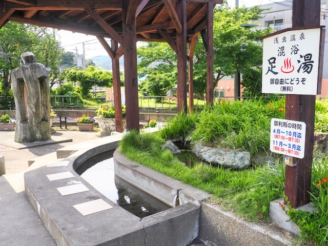 【青森県】「露天風呂から眺める海が美しい」浅虫温泉の魅力とは？ レトロな温泉街とビーチリゾートの融合