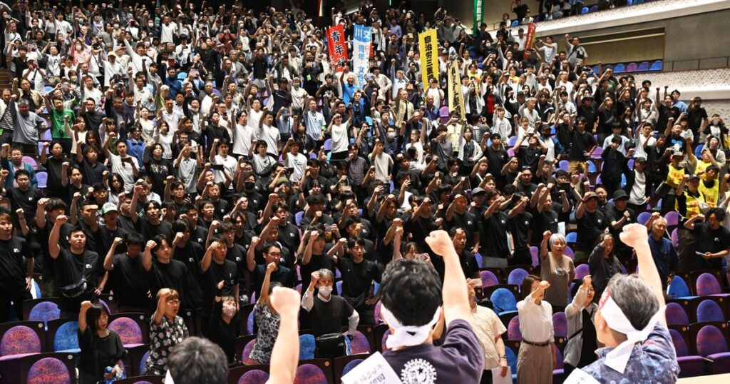 基地ない沖縄へ　５・１５平和行進始まる