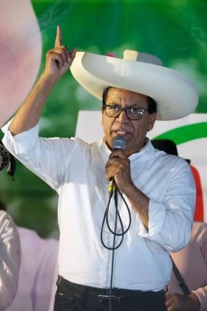 ペルー、左派候補が決選へ 大統領選フジモリ氏と対決 ペルー、左派候補が決選へ 大統領選フジモリ氏と対決