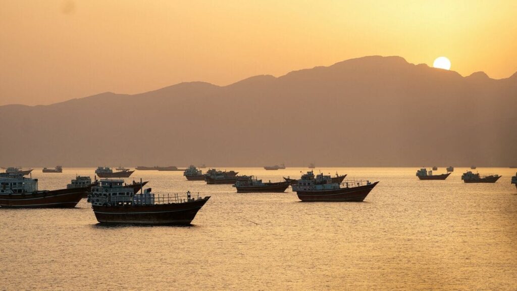 【原油だけじゃない】ホルムズ海峡の海底ケーブルが世界経済を揺らす日、イランは新たな交渉カードを手にできるか? 【StraightTalk】国際安全保障の専門家が警鐘、イランの通行料構想が金融・通信・軍事にもたらすもう一つの地政学リスク(1/4) | JBpress (ジェイビープレス) 【原油だけじゃない】ホルムズ海峡の海底ケーブルが世界経済を揺らす日、イランは新たな交渉カードを手にできるか? 【StraightTalk】国際安全保障の専門家が警鐘、イランの通行料構想が金融・通信・軍事にもたらすもう一つの地政学リスク(1/4) | JBpress (ジェイビープレス)