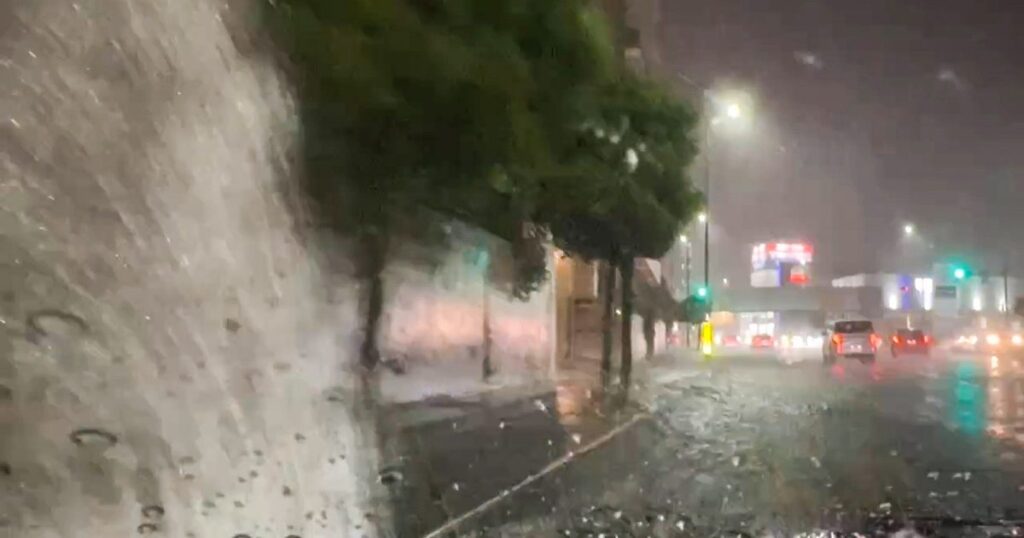 胡屋で1時間73ミリ大雨 5月史上最大 本島に線状降水帯 沖縄23日夜 胡屋で1時間73ミリ大雨 5月史上最大 本島に線状降水帯 沖縄23日夜
