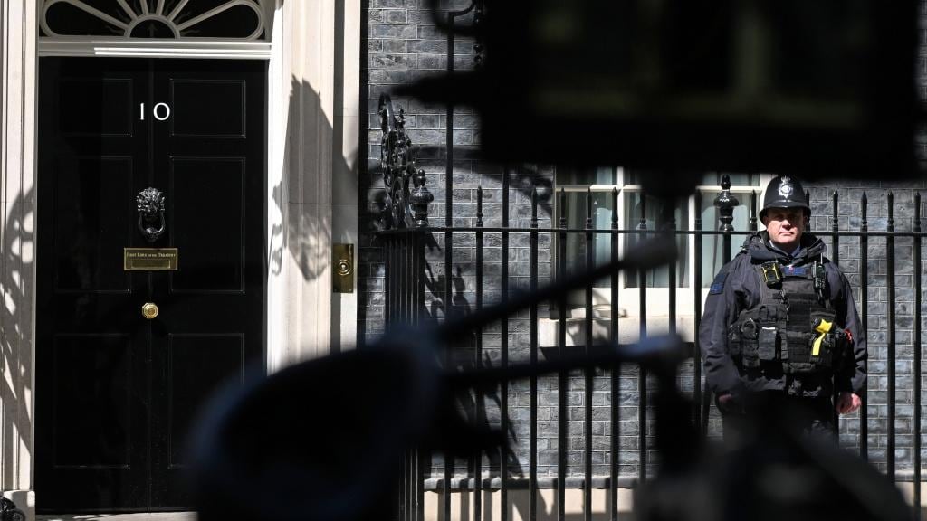 英国はいかにして債務のオリに囚われたのか、次期首相を待ち受けるいばらの道(1/5) | JBpress (ジェイビープレス)