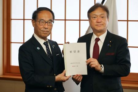 「適切な出入国在留管理徹底を」 埼玉県知事、9都県市の要望 | 全国のニュース | 福井新聞ONLINE 「適切な出入国在留管理徹底を」 埼玉県知事、9都県市の要望 | 全国のニュース | 福井新聞ONLINE