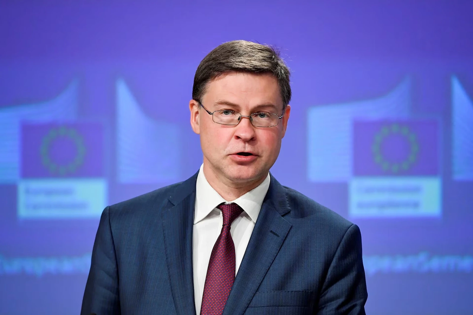 EUはAI開発のための投資を増やし、改革を実施している。