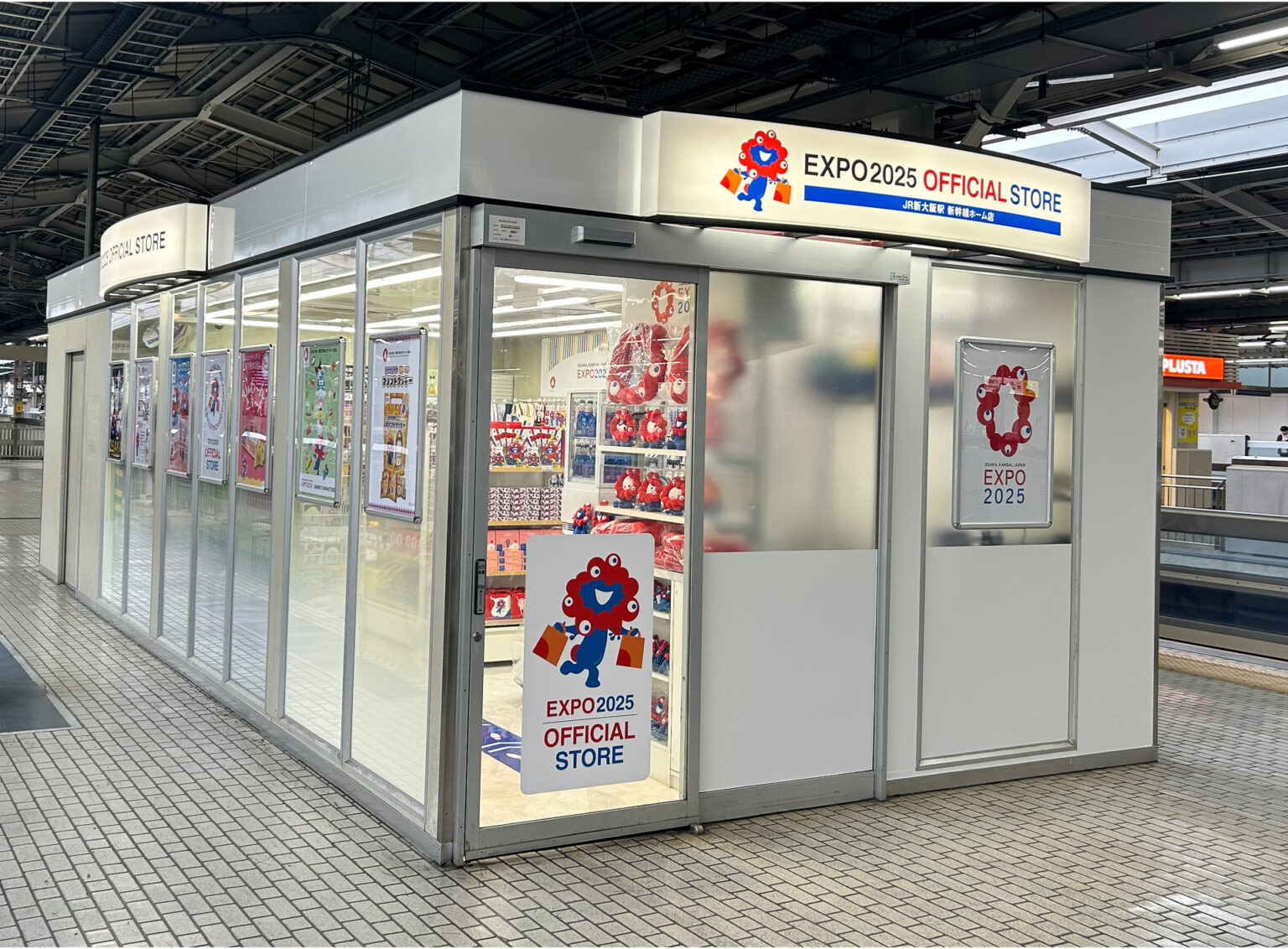 新大阪駅 新幹線ホームの大阪・関西万博ストアが営業再開。ミャクミャクグッズなど雑貨中心のラインアップに – トラベル Watch 新大阪駅 新幹線ホームの大阪・関西万博ストアが営業再開。ミャクミャクグッズなど雑貨中心のラインアップに - トラベル Watch
