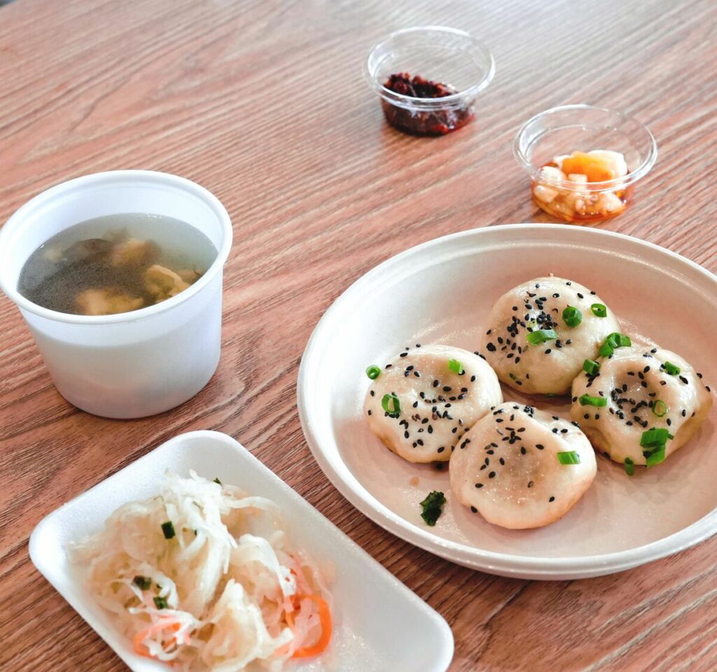 口に豚肉のうまみジュワー 上海感じる焼きまんじゅう 沖縄・名護市の黄記老吉生煎包 | 胃心地いいね | 沖縄タイムス+プラス 口に豚肉のうまみジュワー 上海感じる焼きまんじゅう 沖縄・名護市の黄記老吉生煎包 | 胃心地いいね | 沖縄タイムス+プラス