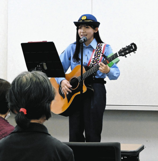 特殊詐欺注意!アイドルが啓発 金沢東署 有松さん一日署長(中日新聞Web)|dメニューニュース(NTTドコモ) 特殊詐欺注意!アイドルが啓発 金沢東署 有松さん一日署長