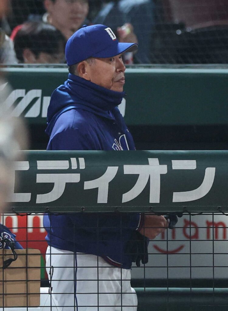 球団最速20敗…中日・井上監督「語気を強める形で」試合後に緊急ミーティング 守備ミス相次ぎ自滅（スポニチアネックス） - Yahoo!ニュース