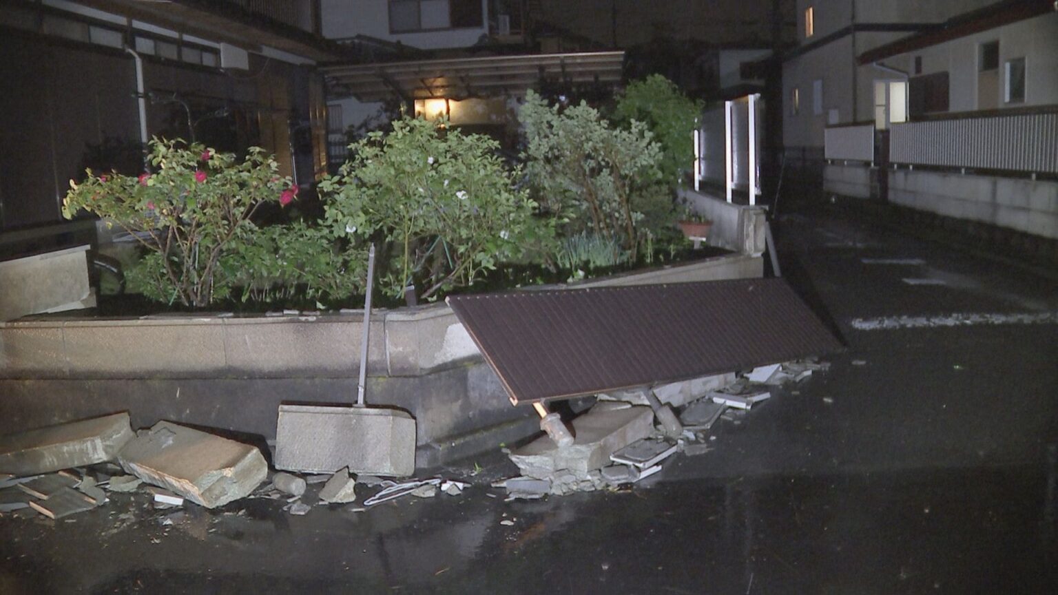 栃木・宇都宮市で住宅の塀が崩れるなどの被害相次ぐ　突風によるものか　栃木県全域に竜巻注意情報　気象庁が注意呼びかけ（TBS NEWS DIG Powered by JNN）