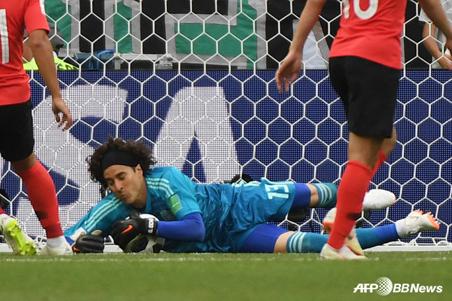 ギレルモ·オチョアは2018ロシアW杯でも韓国を相手にした。 /AFPBBNews=ニュース1