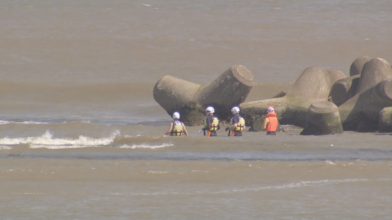 潮干狩りで流され行方不明の男性2人のうち1人死亡　明日も捜索活動続く　茨城・東海村（TBS NEWS DIG Powered by JNN）