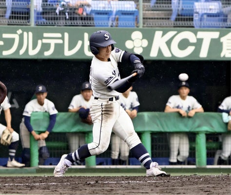 おかやま山陽―創志学園　２回創志学園２死満塁、走者一掃の適時２塁打を放つ清水