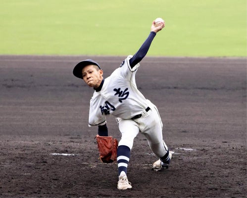 ８回途中１失点と好投した創志学園・鈴木
