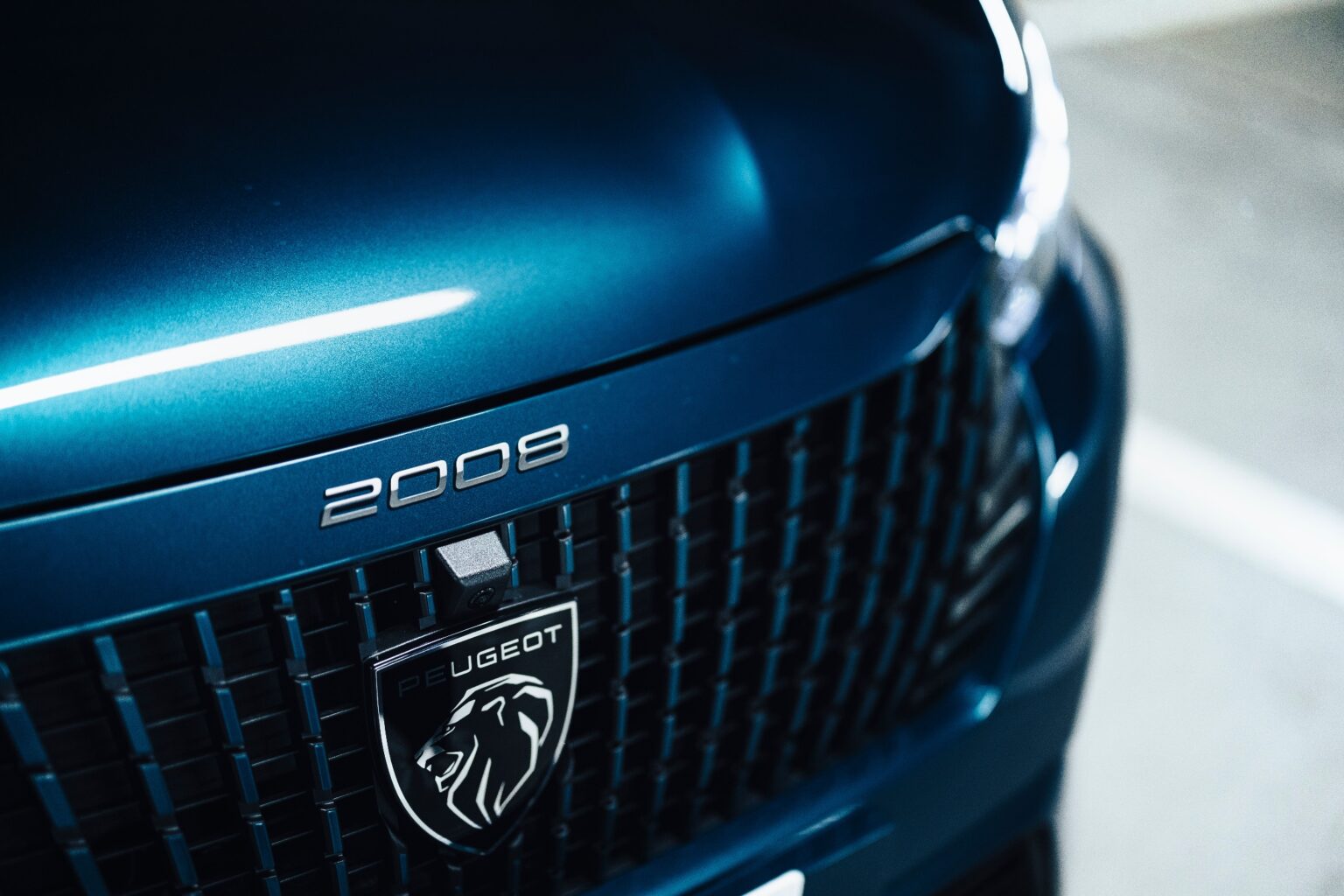 新型プジョー 2008 GT ハイブリッドが、ドイツ製プレミアムブランドに匹敵する完成度だったワケとは？（GQ JAPAN）