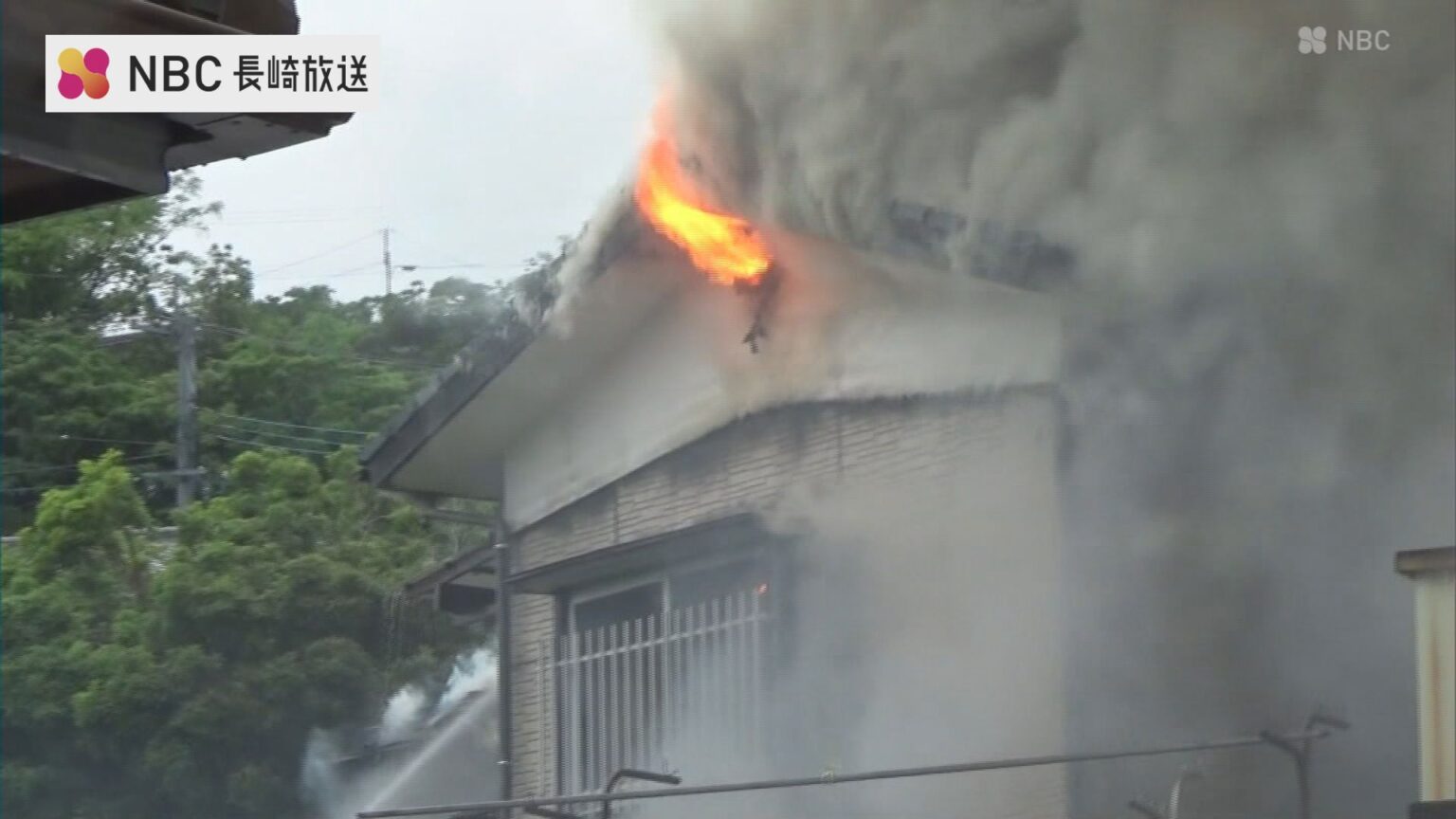 住宅火災で安否不明だった男性が無事見つかる 2階建ての住宅1棟全焼【長崎県佐世保市】（NBC長崎放送） - Yahoo!ニュース