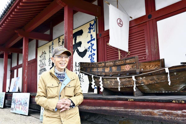 村上海賊の歴史を研究し、講演やガイドで見所を伝えている今井さん（広島県尾道市で）