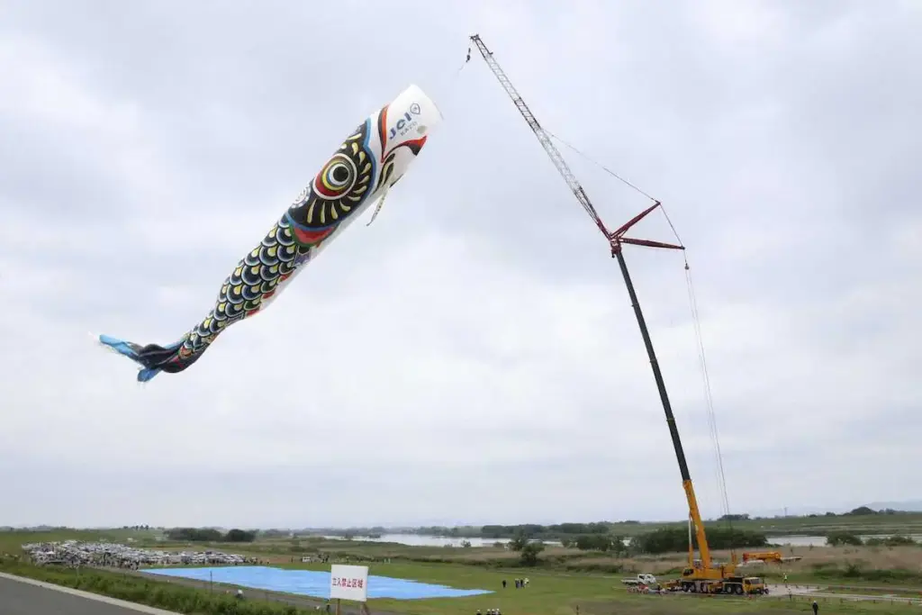 100メートル！屋根よりデカい「ジャンボこいのぼり」　埼玉・加須のイベントに約7万7000人集結 - スポニチ Sponichi Annex 社会