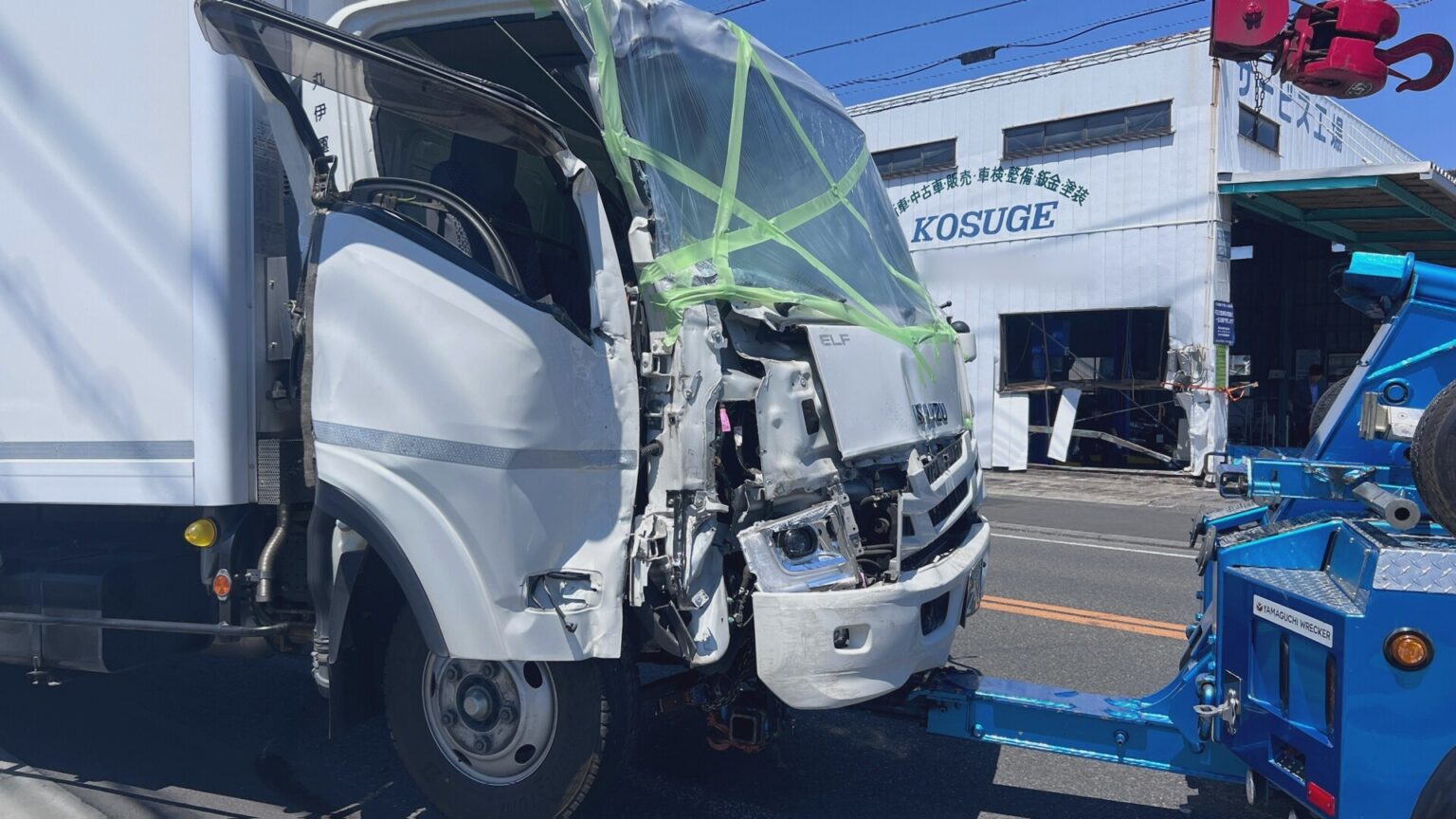 運転手は病気で意識失ったか トラックが自動車整備会社に突っ込む事故 運転手の男性（51）死亡　栃木・足利市（TBS NEWS DIG Powered by JNN）