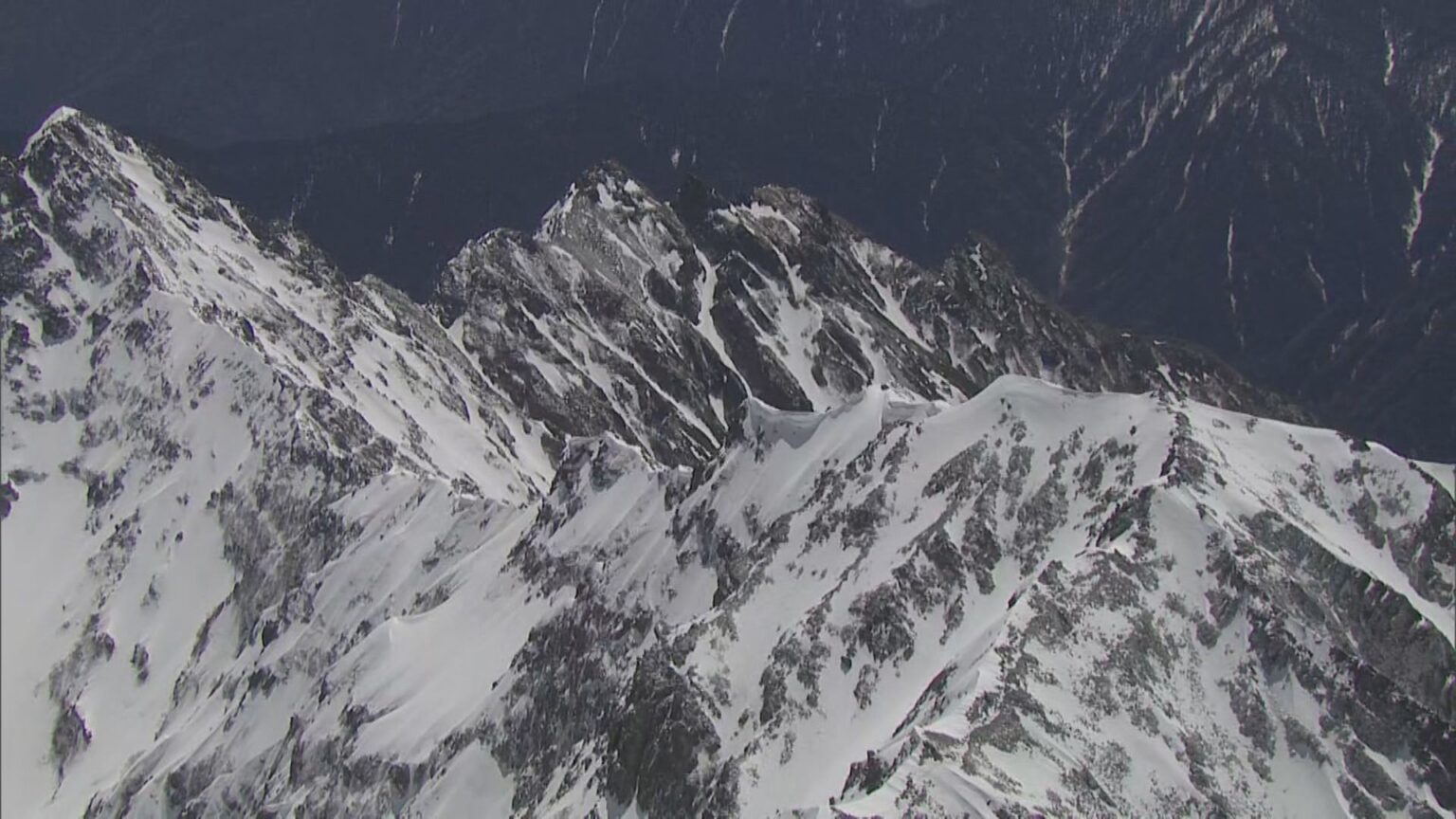 北アルプスの奥穂高岳で中国籍とみられる2人遭難 1人救助 もう1人は意識なく救助困難 標高3163mの「ジャンダルム」 岐阜・高山市（CBCテレビ）