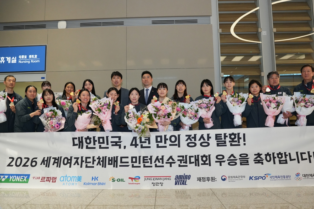 5日、仁川（インチョン）国際空港から帰国した大韓民国女子バドミントン選手団。 /写真=大韓バドミントン協会提供