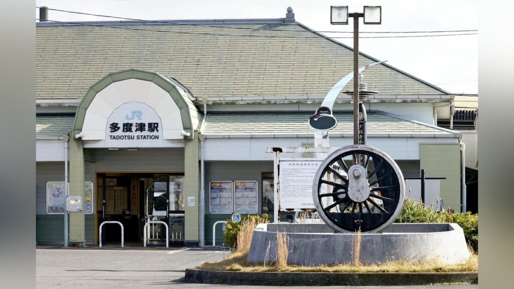 駅ホームでクマ用スプレー噴射、乗客８人が目の痛みなど訴え…リュック横ポケットから何らかのはずみで - 読売新聞