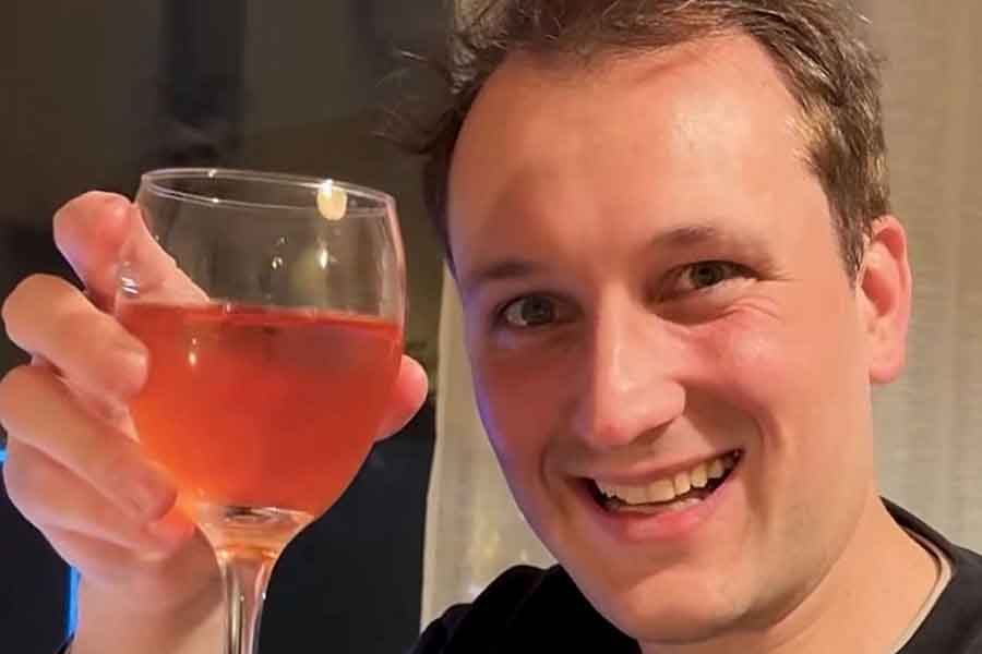 「もう、マジで日本の親父だよぉ～」　フランス人の激変ぶりに爆笑　ホームパーティーの主役が"日本に染まる"前とあとで変わった道具とは | Hint-Pot - (2)