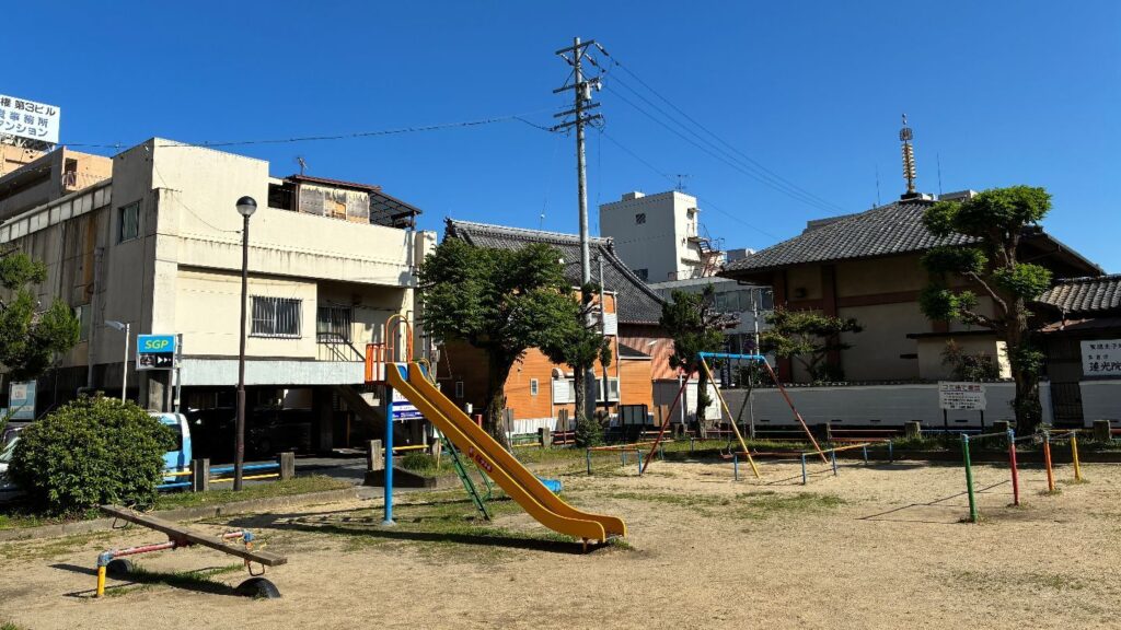 “人違い”で声をかけた10代男性に…暴行加え骨折など全治3か月の重傷負わせた疑い 10代の少年4人を逮捕 いずれも容疑認める 三重・津市の公園（CBCテレビ） - Yahoo!ニュース