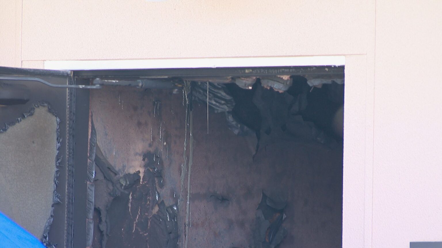 「窓が黒く焦げ、煙のにおいがする」 集合住宅で火事 焼け跡から年齢・性別不明の遺体 愛知・豊田市（CBCテレビ） - Yahoo!ニュース