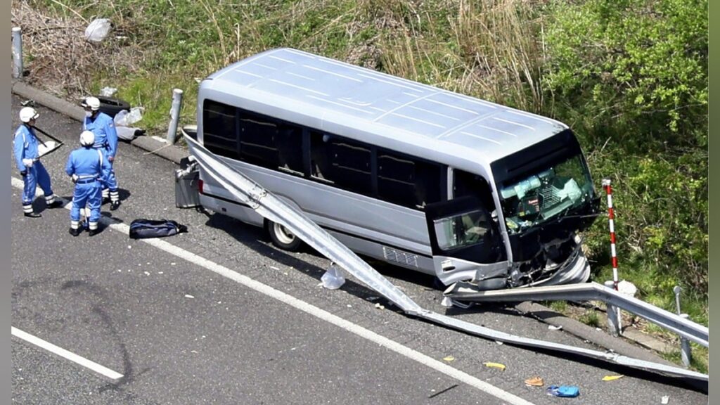磐越道バス事故、運転の６８歳を容疑で逮捕「速度の見極め甘かった」…「白バス行為」か調査も - 読売新聞
