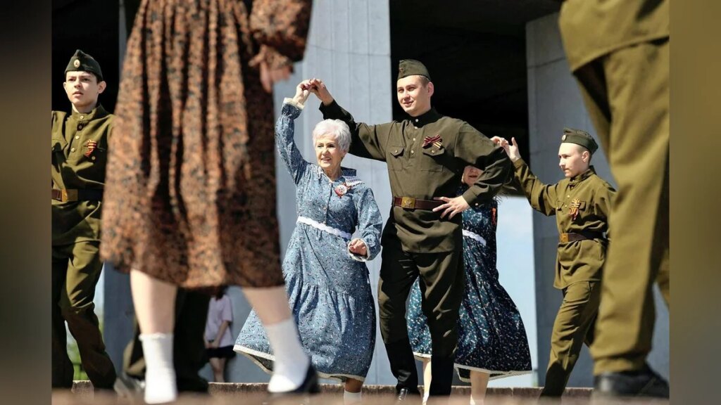 ロシアが一方的に宣言した停戦期間入り、同調要求にゼレンスキー氏「長距離制裁を継続する」 - 読売新聞