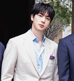 「PRINCE JIN IN MEXICO」BTSのジン、メキシコBTSで広場で挨拶した「ワールドワイドハンサムプリンス」..熱い歓迎 | STARNEWS