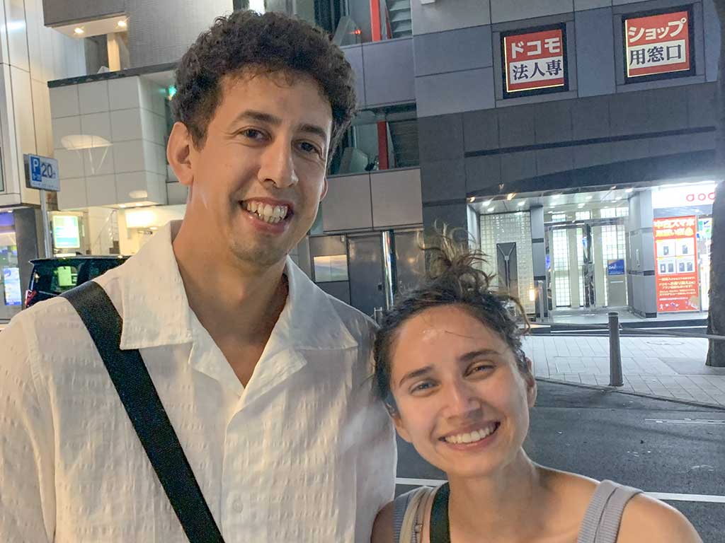 アルゼンチンから来た（左から）マルコさんとサブリナさん【写真：Hint-Pot編集部】