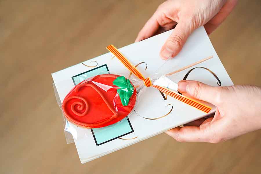 バラの花と本を贈る風習がある聖ジョージの日。日本人大使の祝福投稿が話題に（写真はイメージ）【写真：PIXTA】